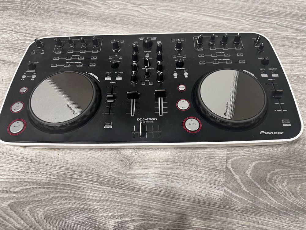 Классный контролер для диджеев pioneer ddj ergo v