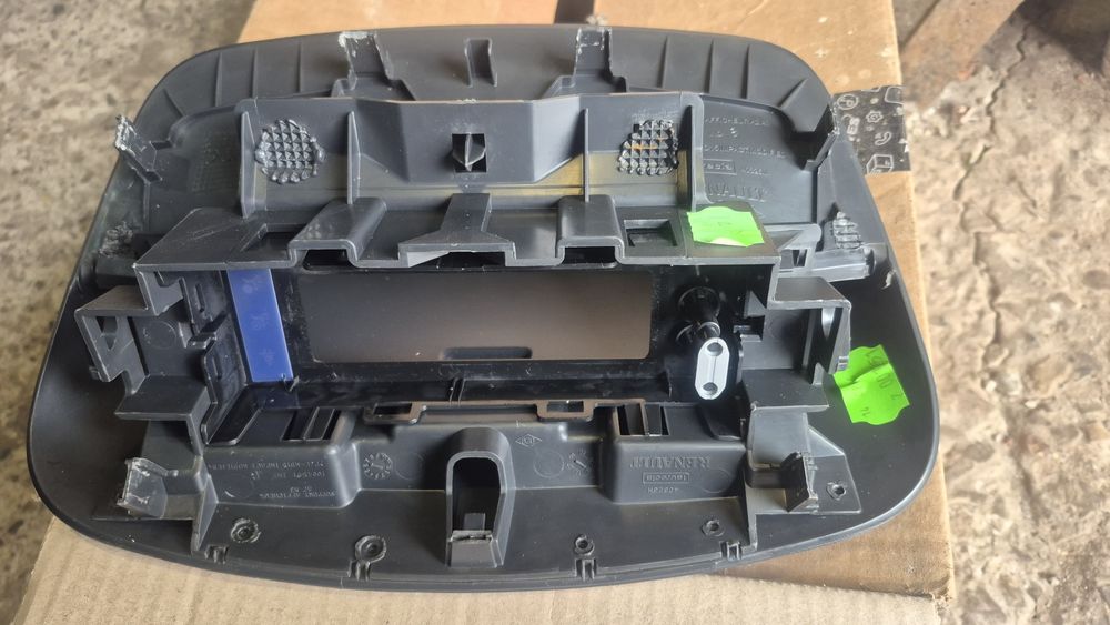 Козирок для магнітоли на Рено Меган 3