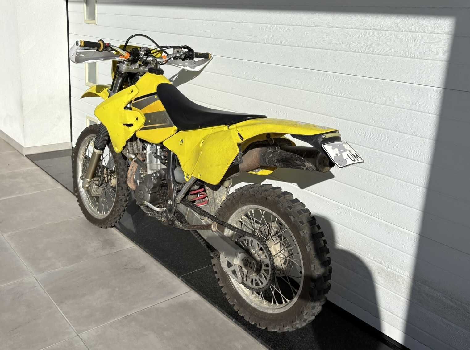 Suzuki DR-Z400E – Fiável, económica e pronta a andar| Revisão completa