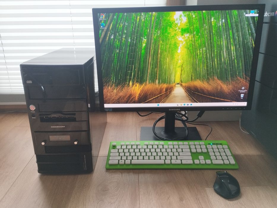 Komputer z monitorem 16gb ram, karta 2gb, dysk ssd 1,13gb, 8 rdzeni