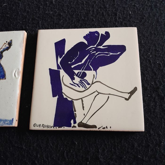 Azulejos de coleção com arte do artista Querubim Lapa, dois exemplares
