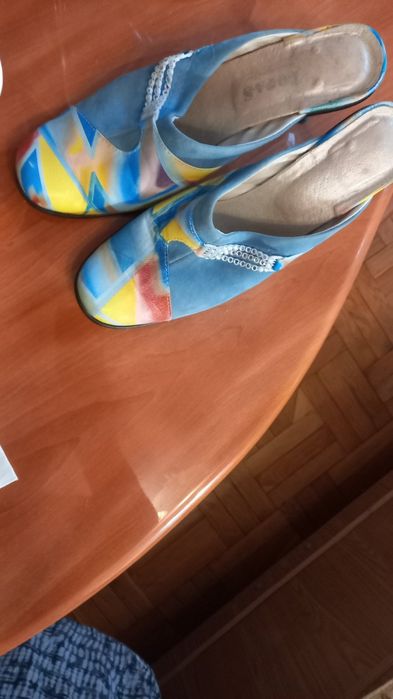 Шлепанцы женские-кожанные