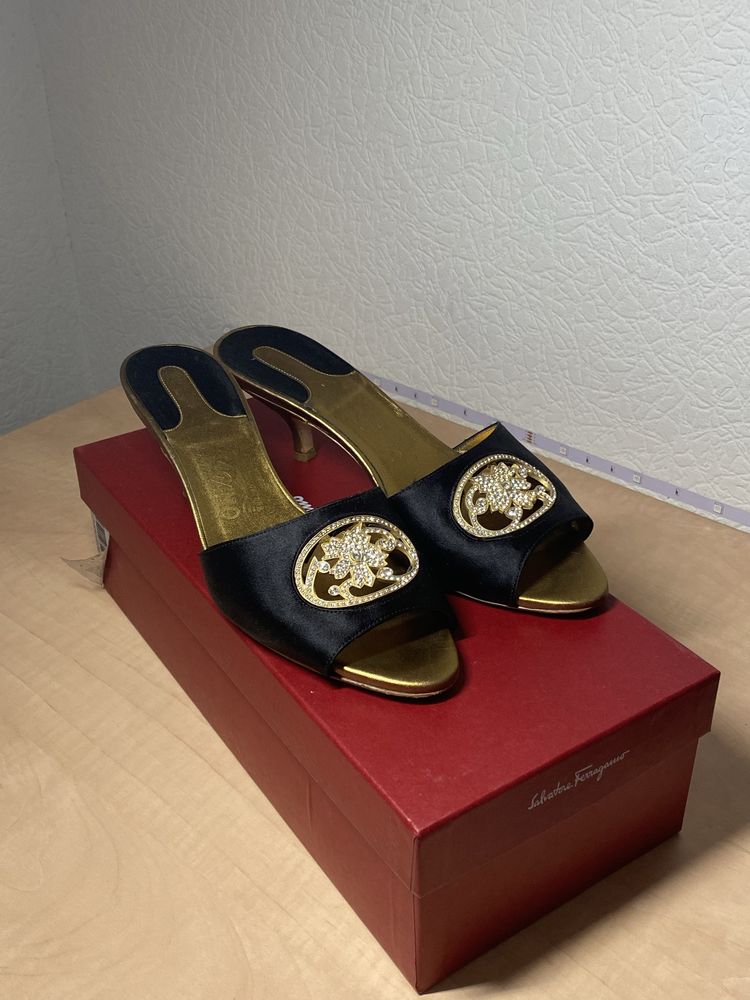 Salvatore ferragamo босоніжки оригінал