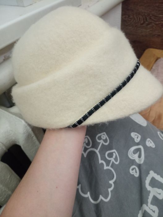 Продам теплу жіночу шапку