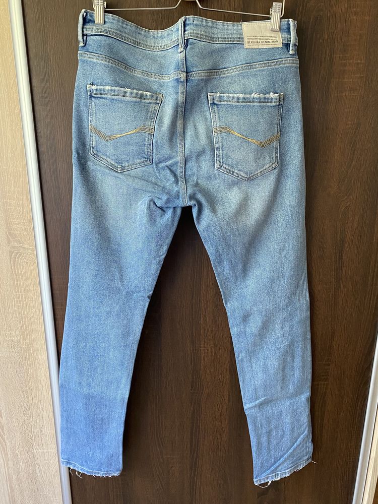 Spodnie jeansowe Bershka - 42