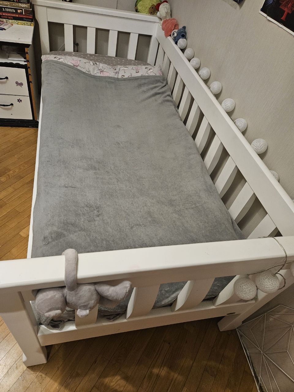 Продам Детскую белую деревянную кровать