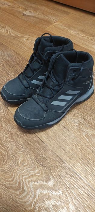 Трекінгові черевики adidas
