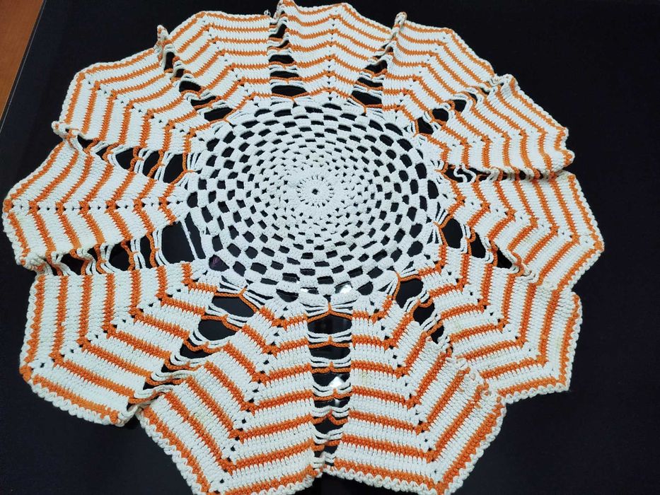 Conjunto de panos em tons de branco e laranja e salmão