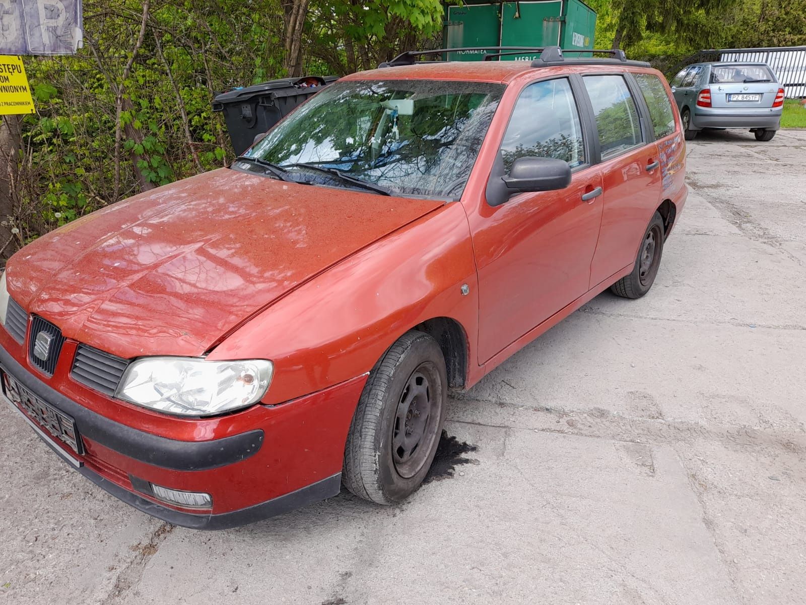 Seat Cordoba Vario 1999r. 1.6 benzyna 55KW/74KM maska przòd 239/24