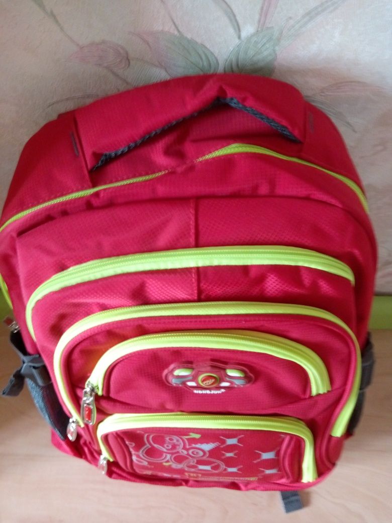 Рюкзак портфель шкільний Hongjun, червоний. Новий.