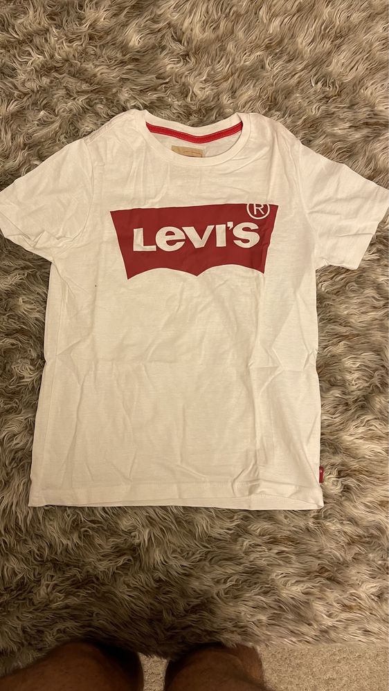 T shirts criança Levi’s - como novas