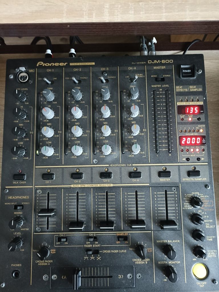 Zestaw konsola Pioneer DJM 600 + 2x CDJ 400