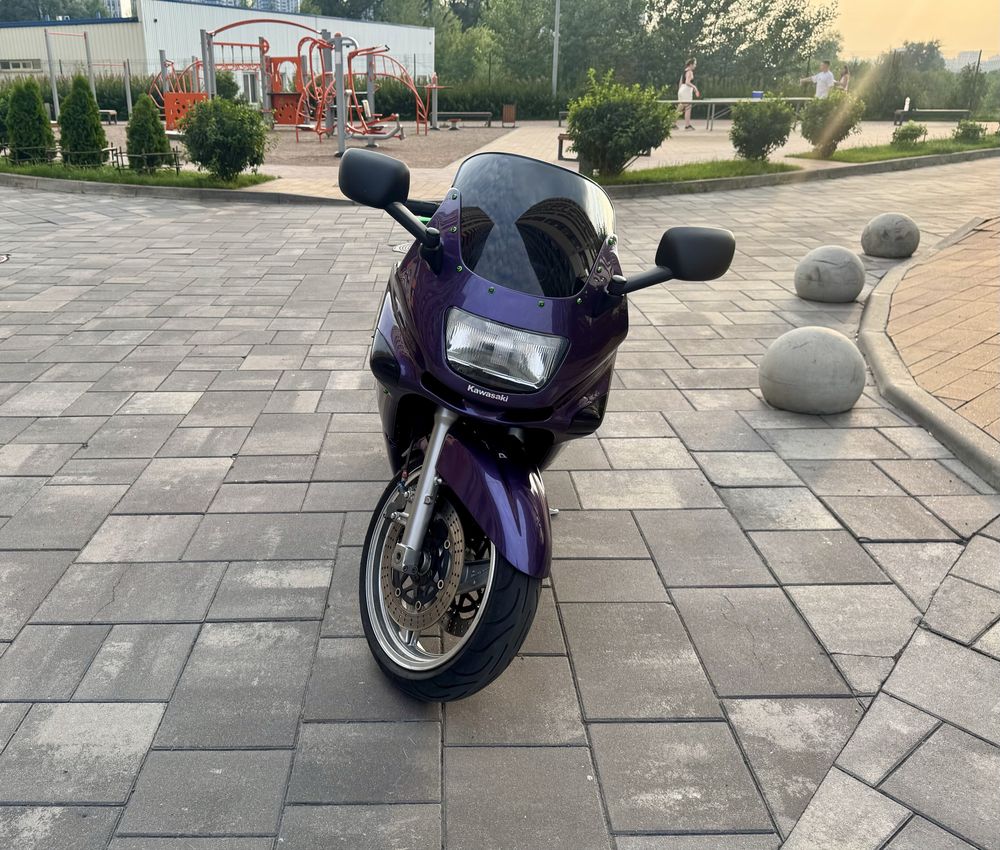 Kawasaki Ninja ZZR 400