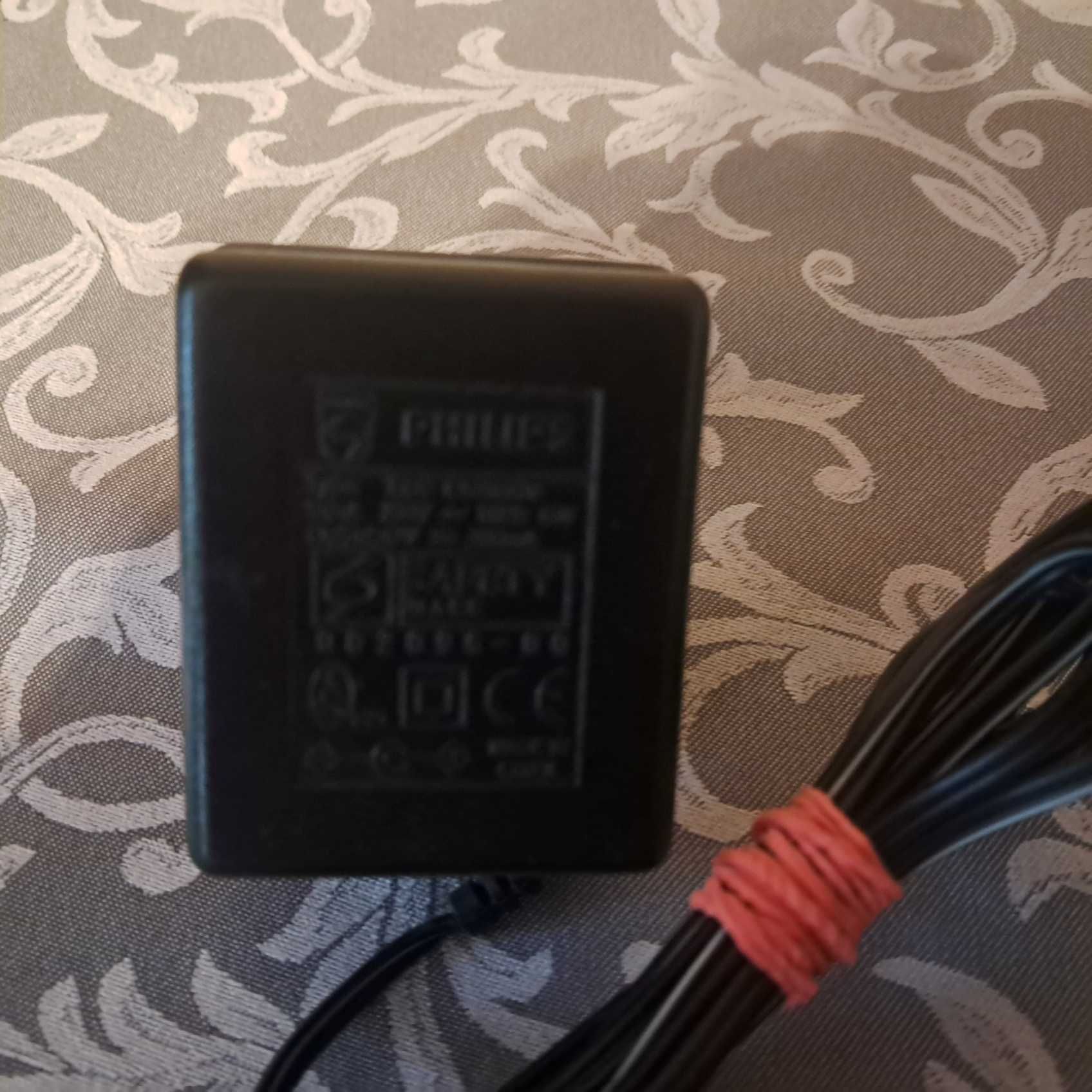 Uszkodzone słuchawki bezprzewodowe Philips SBC HC8430 z akcesoriami