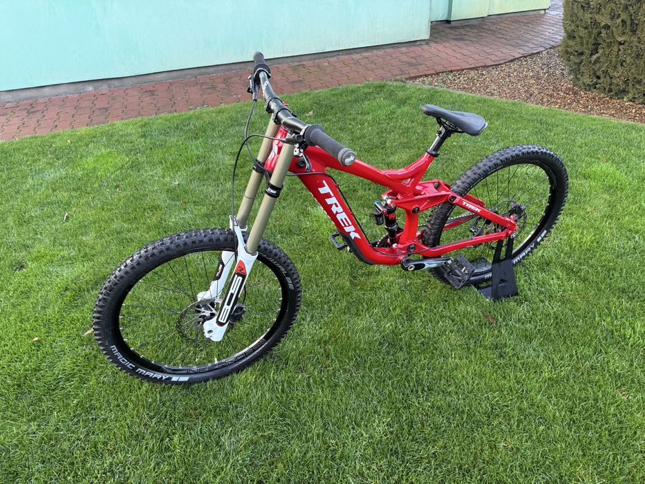 Trek Session 8 rower Downhill enduro full dh nie v10 demo fuzz dartmoo