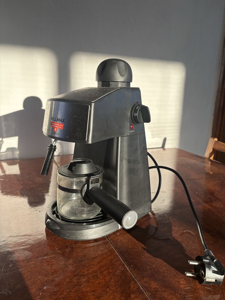 Кавоварка рожкова 2200Вт Espresso Belmax ВМ-0028