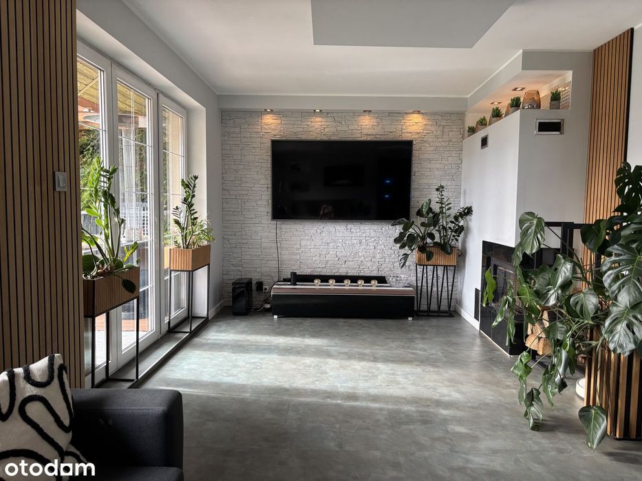 Nowoczesny dom z garażem w spokojnej okolicy, gotowy do zamieszkania