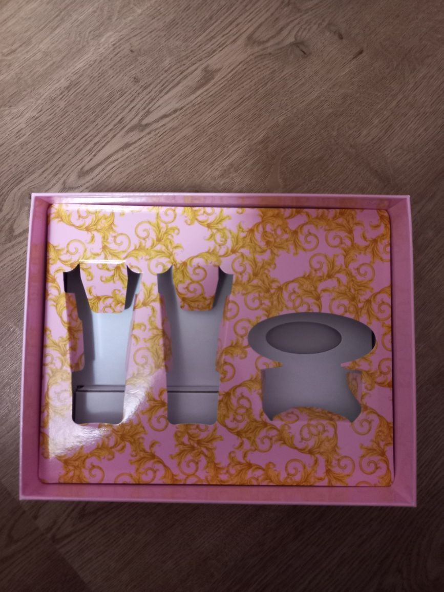 Коробка від парфумів versace