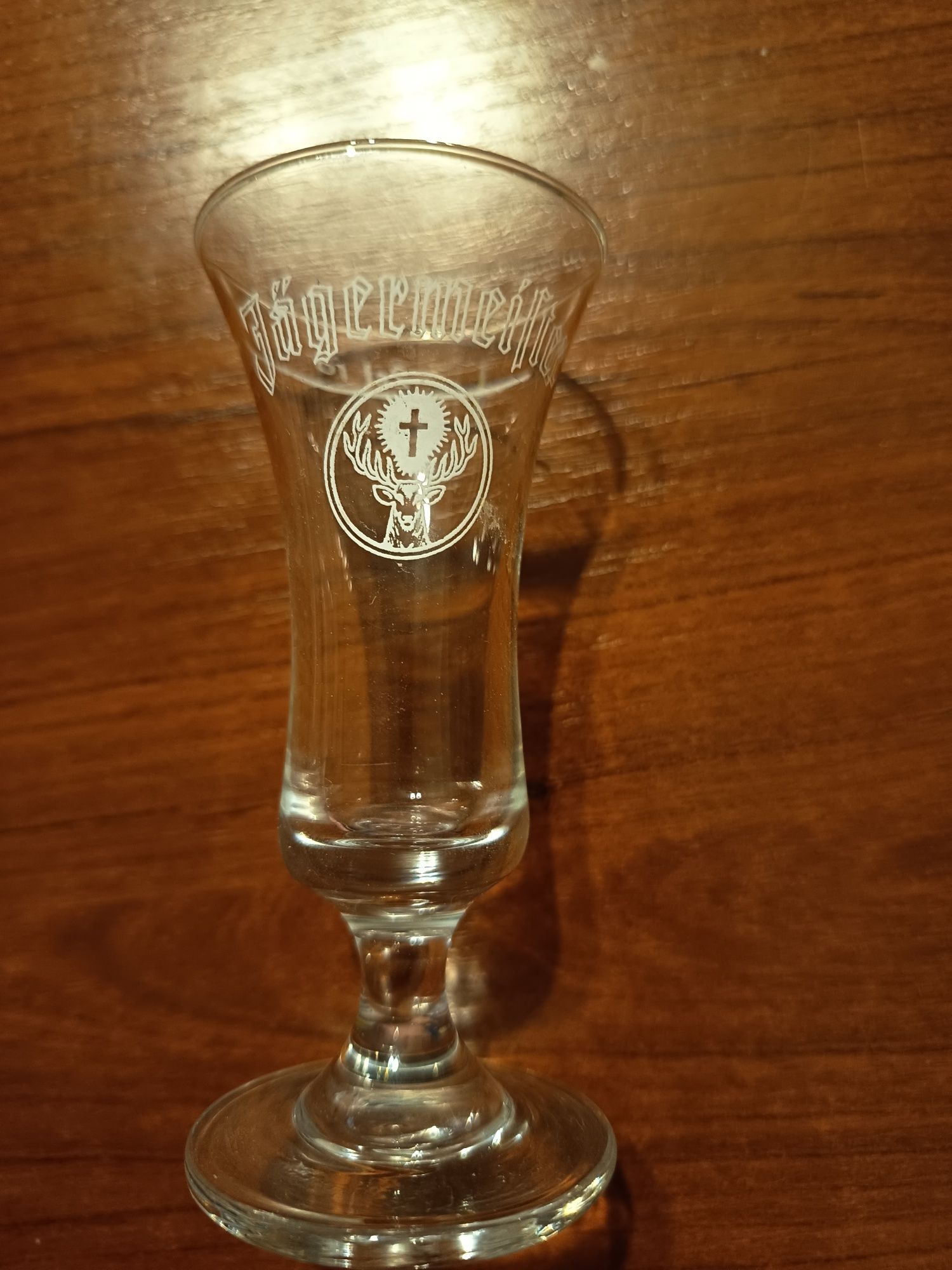 Stary kieliszek jagermeister