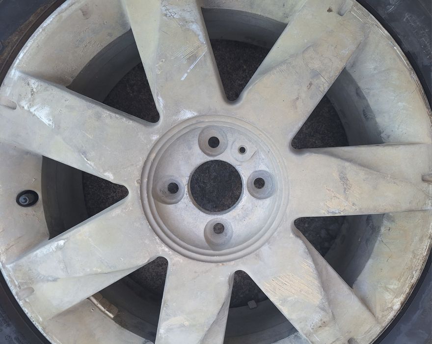 Jante 17" com Pneu Good Year 215/65 R17