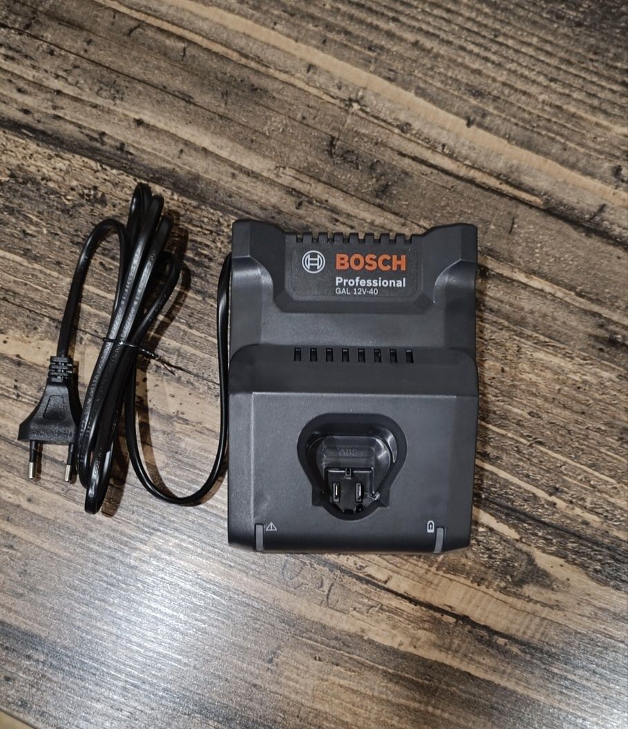 Зарядний пристрій Bosch GAL 12V-40 Professional