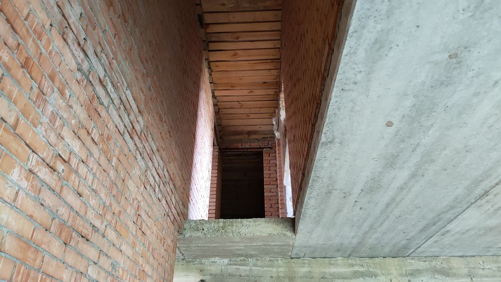 Продається недобудованийй будинок