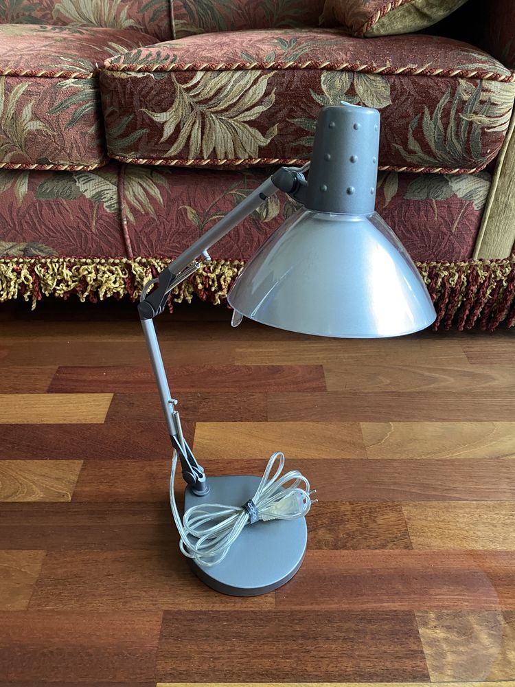 Lampa Philips Massive biurkowa srebrna 40W stojąca stołowa na biurko