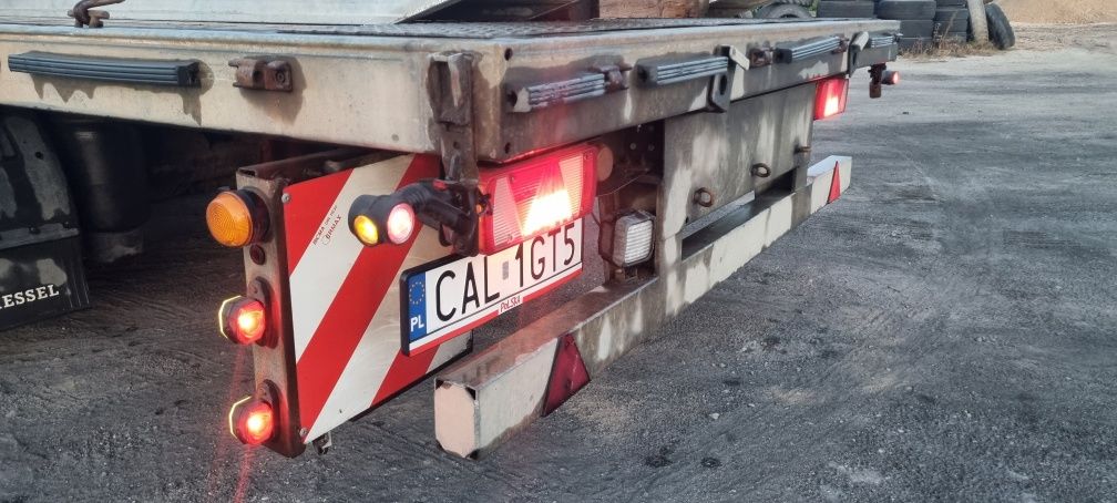 Naczepa leci trailer niskopodwoziowa niskopodwozie jumbo burtowa