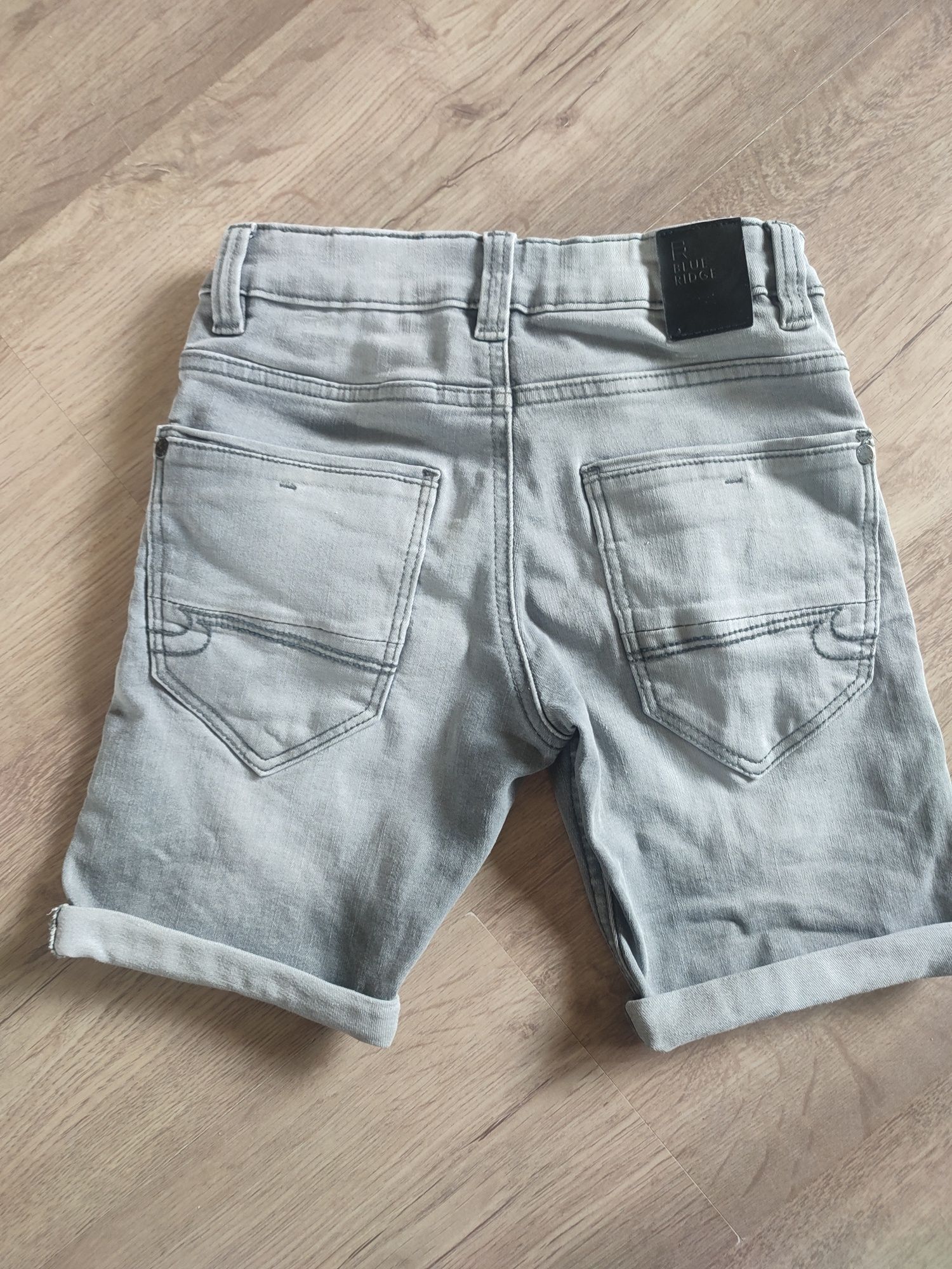 krótkie spodenki jeansowe dla chłopca rozmiar 116 siwr