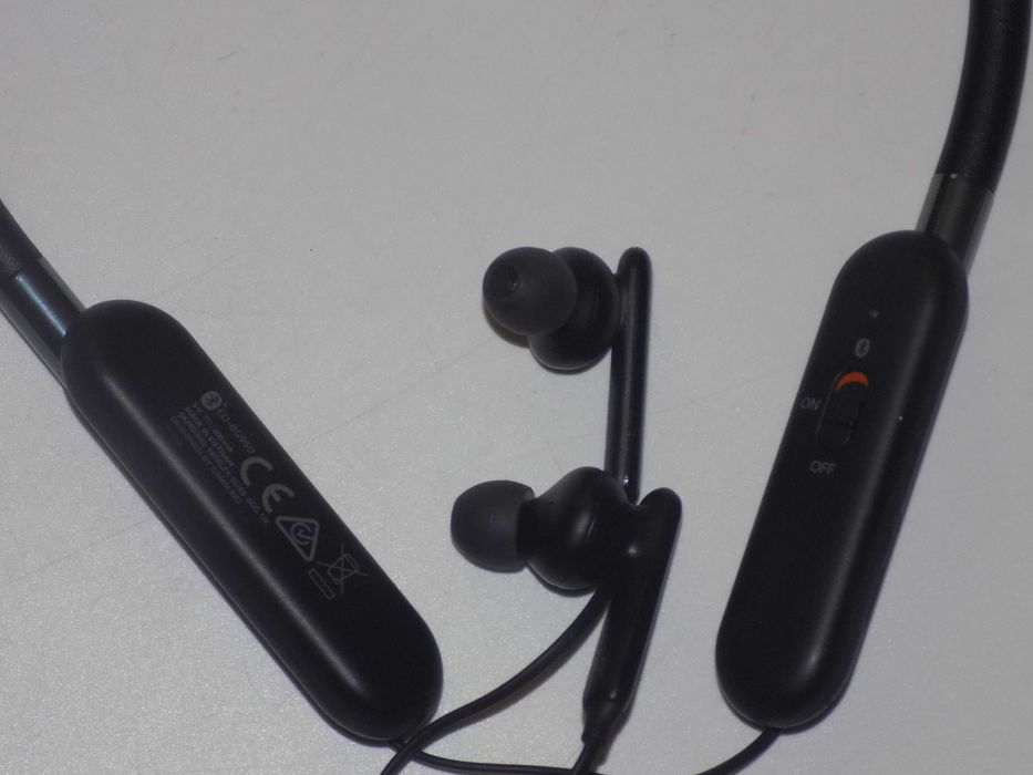 Słuchawki bezprzewodowe bluetooth  Samsung U FLex ( bdb )