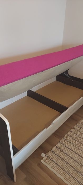 Łóżko/ tapczanik z poręczą