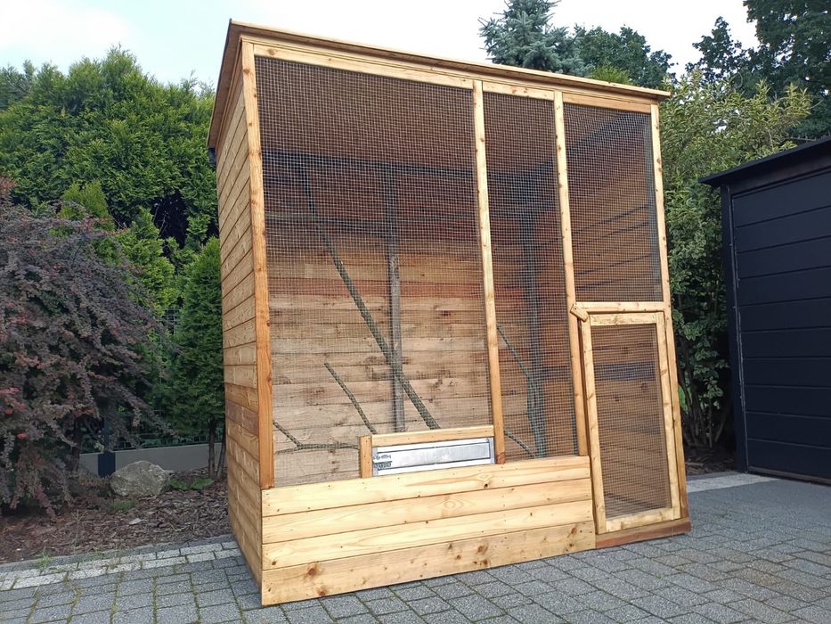 Klatka 2m z karmidłem obrotowym, boazeria, dach papa, solidna, patyki