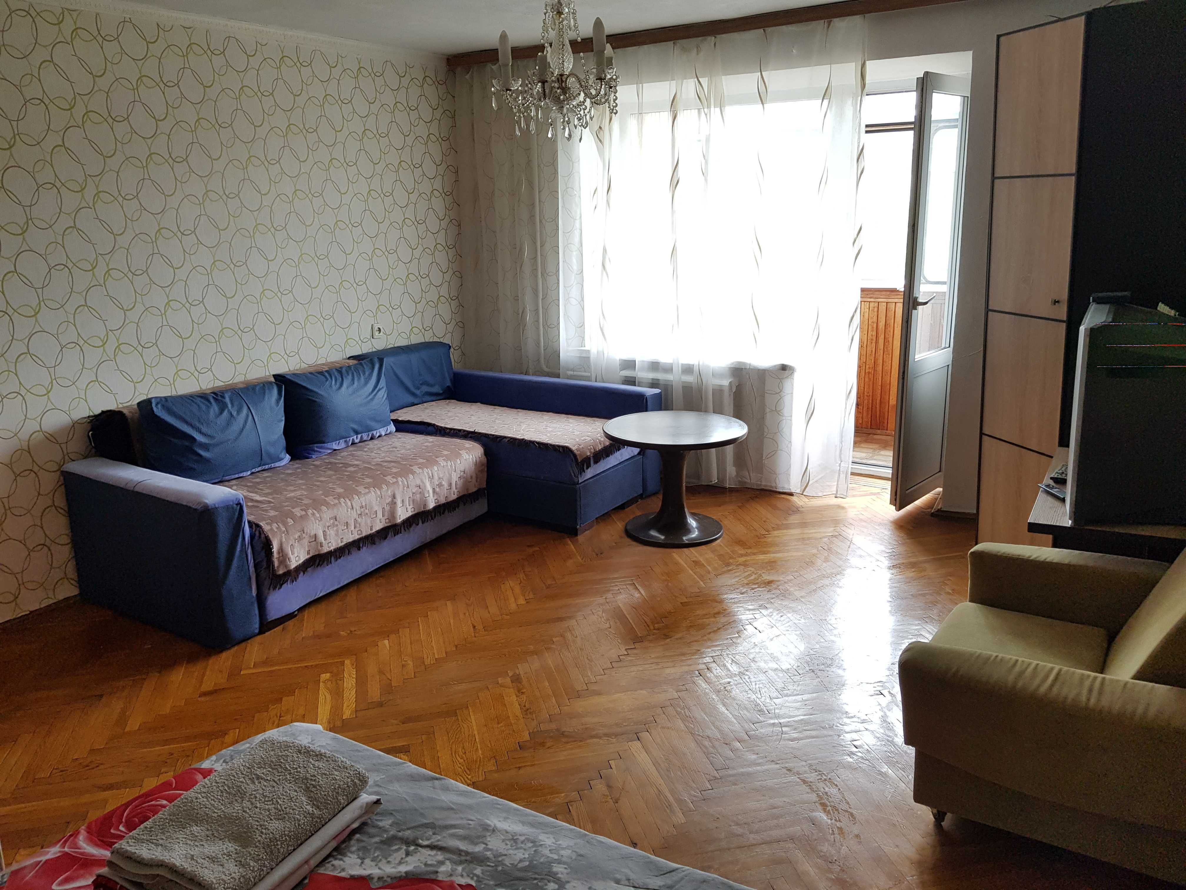 Подобово, 1к, метро Палац Україна, вул.  Предславинська 26а