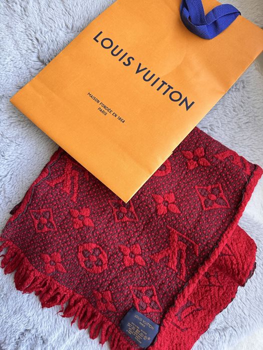 Louis Vuitton - CACHECOL + SACO