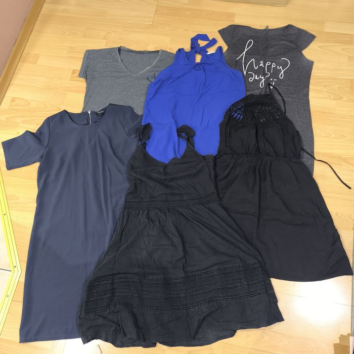 Sukienka. Sztuk 6, za całość 30 zl