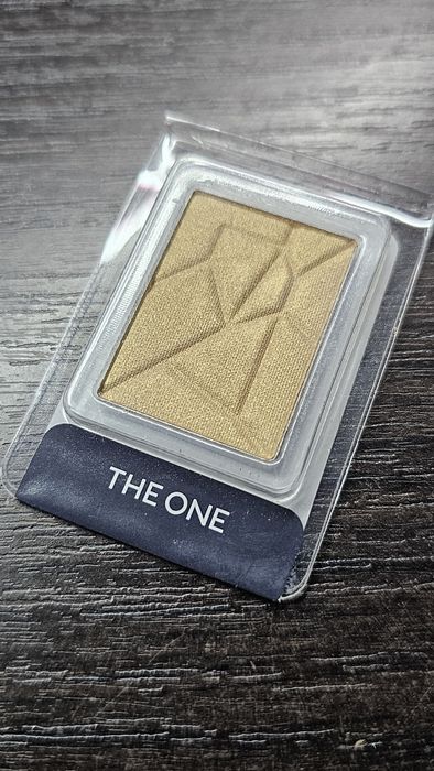Oriflame, The One - Make-up Pro, Wet & Dry. Sandy Gold. Cień do powiek