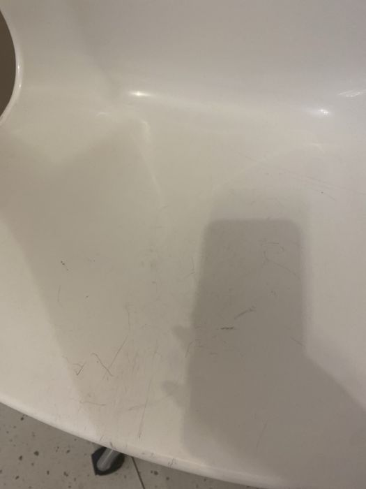 białe krzesło ikea plastik