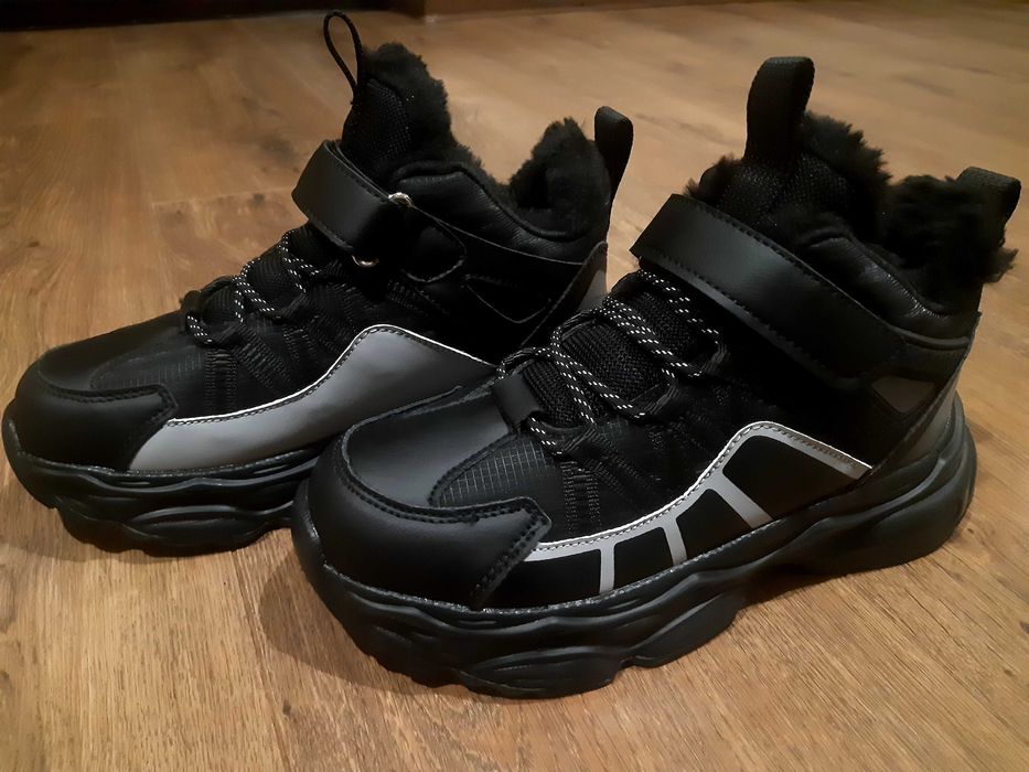 Зимові черевики для хлопчика 35р