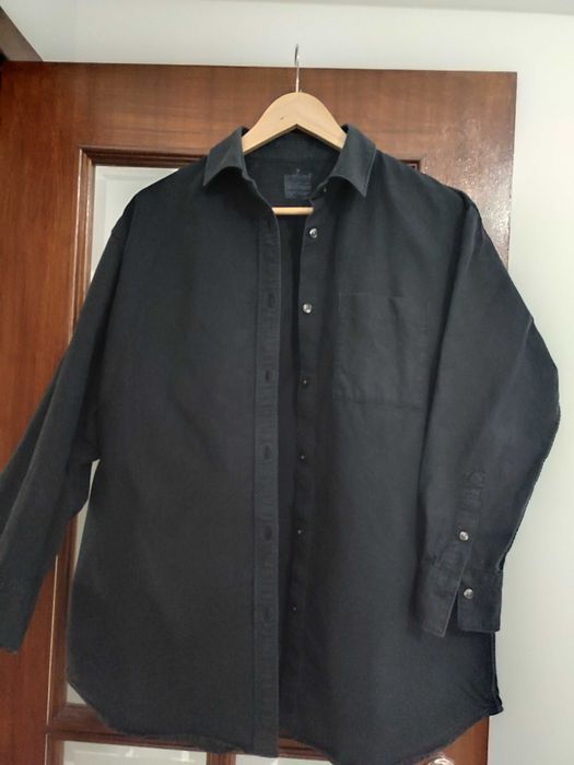 Camisa Preta (tipo ganga) em Bom estado 3 € Tamanho M