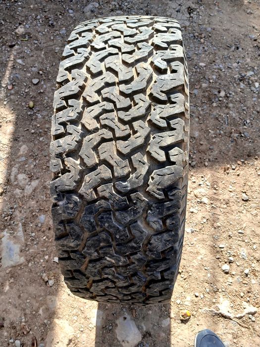 5 Pneus Fronteira com jantes 265 x 70 R15 Completos, 6 Furos