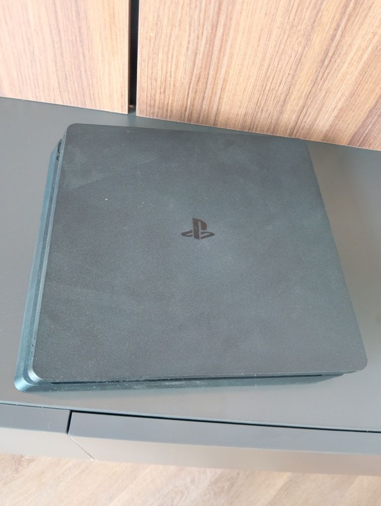 Ps 4 Slim 1 tb  в хорошому стані без пошкоджень + 2 геймпади