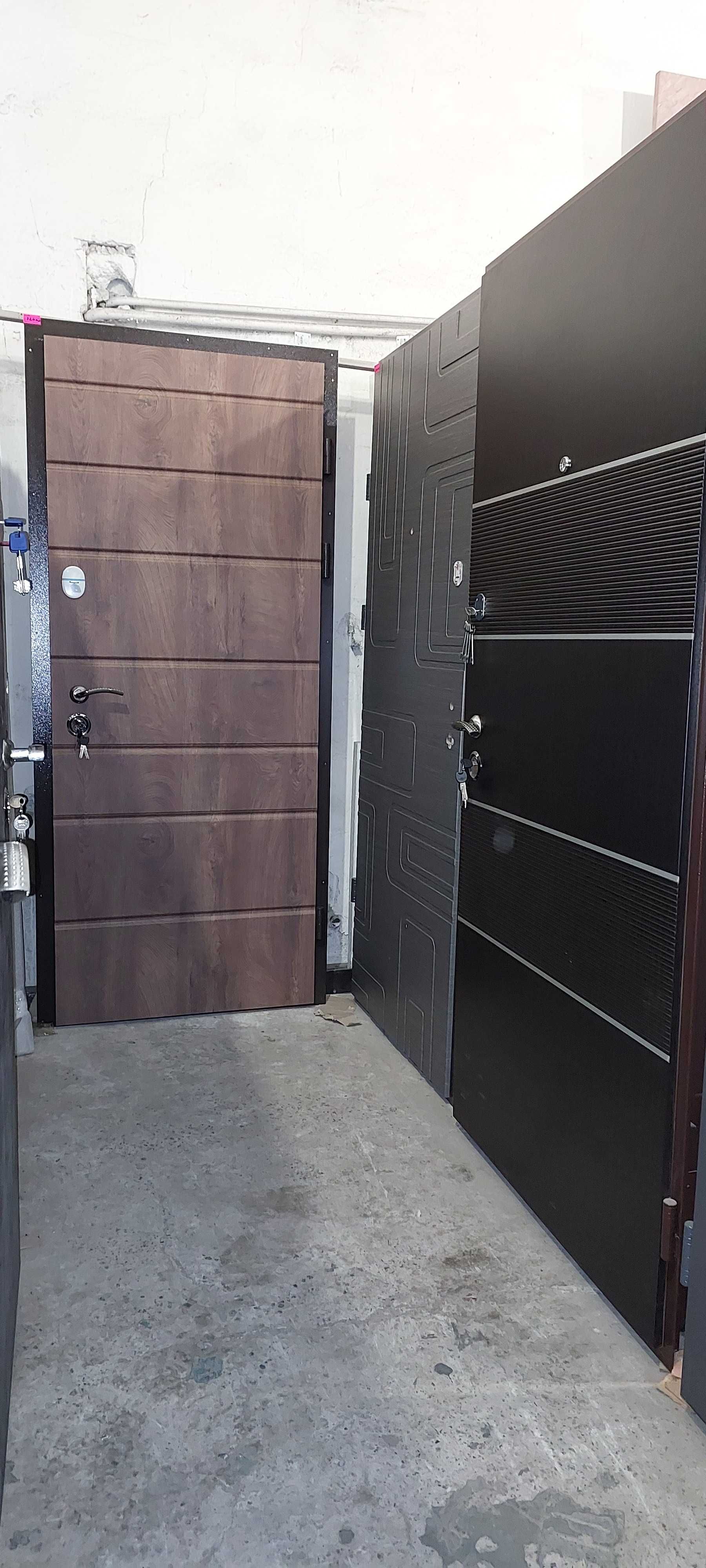 Металеві вхідні двері зі складу вуличні квартирні технічні полуторні