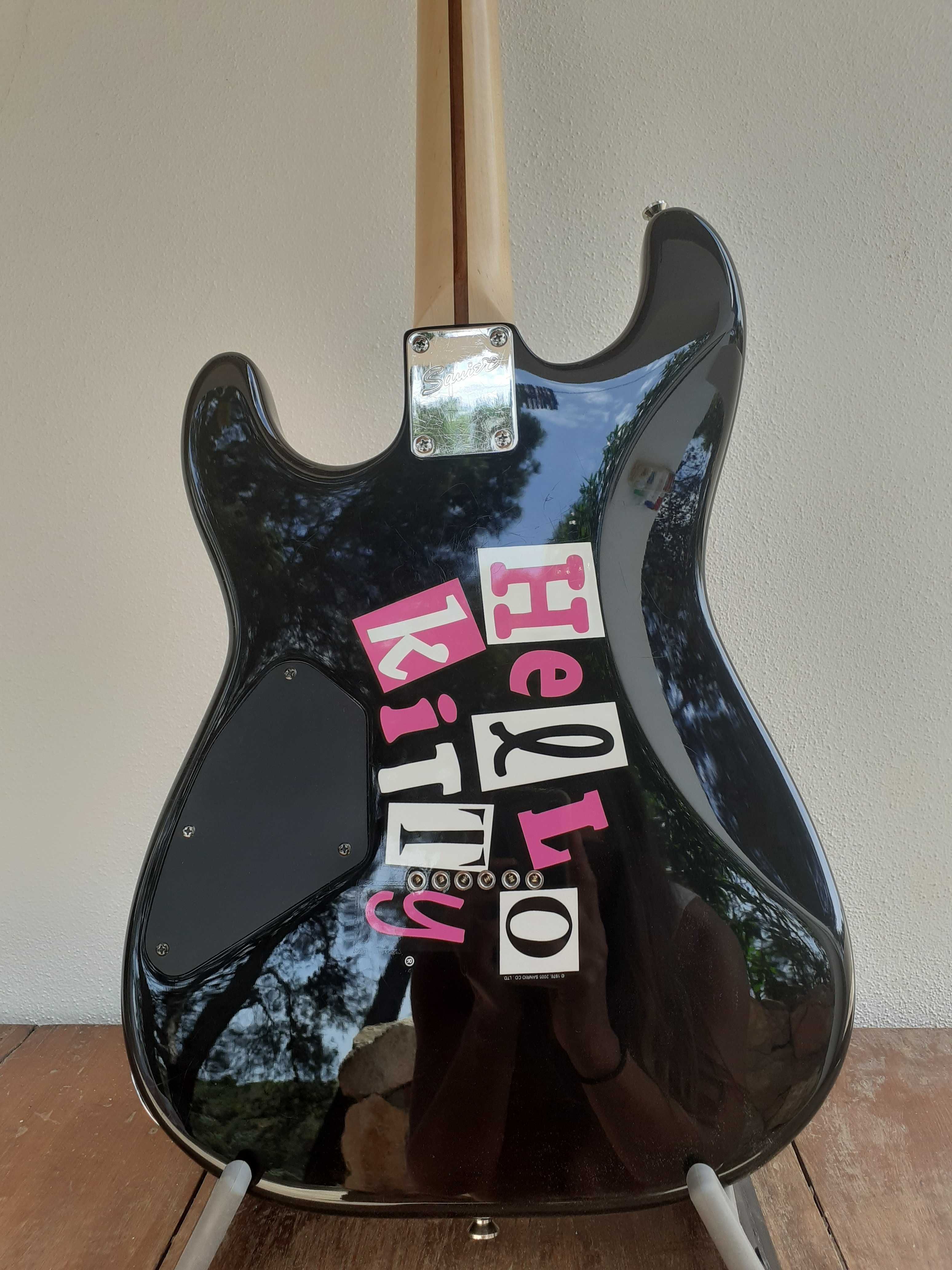 Hello Kitty Fender Stratocaster Squier collector black