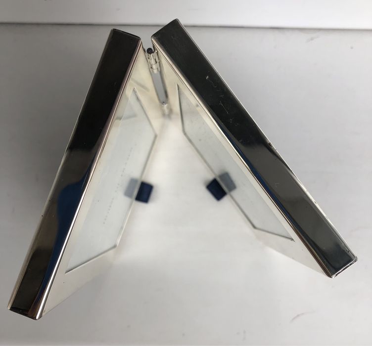 Дві посріблені рамки