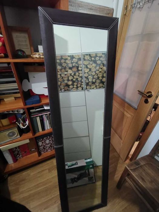 Espelho lindo de corpo inteiro, de parede ou de pé