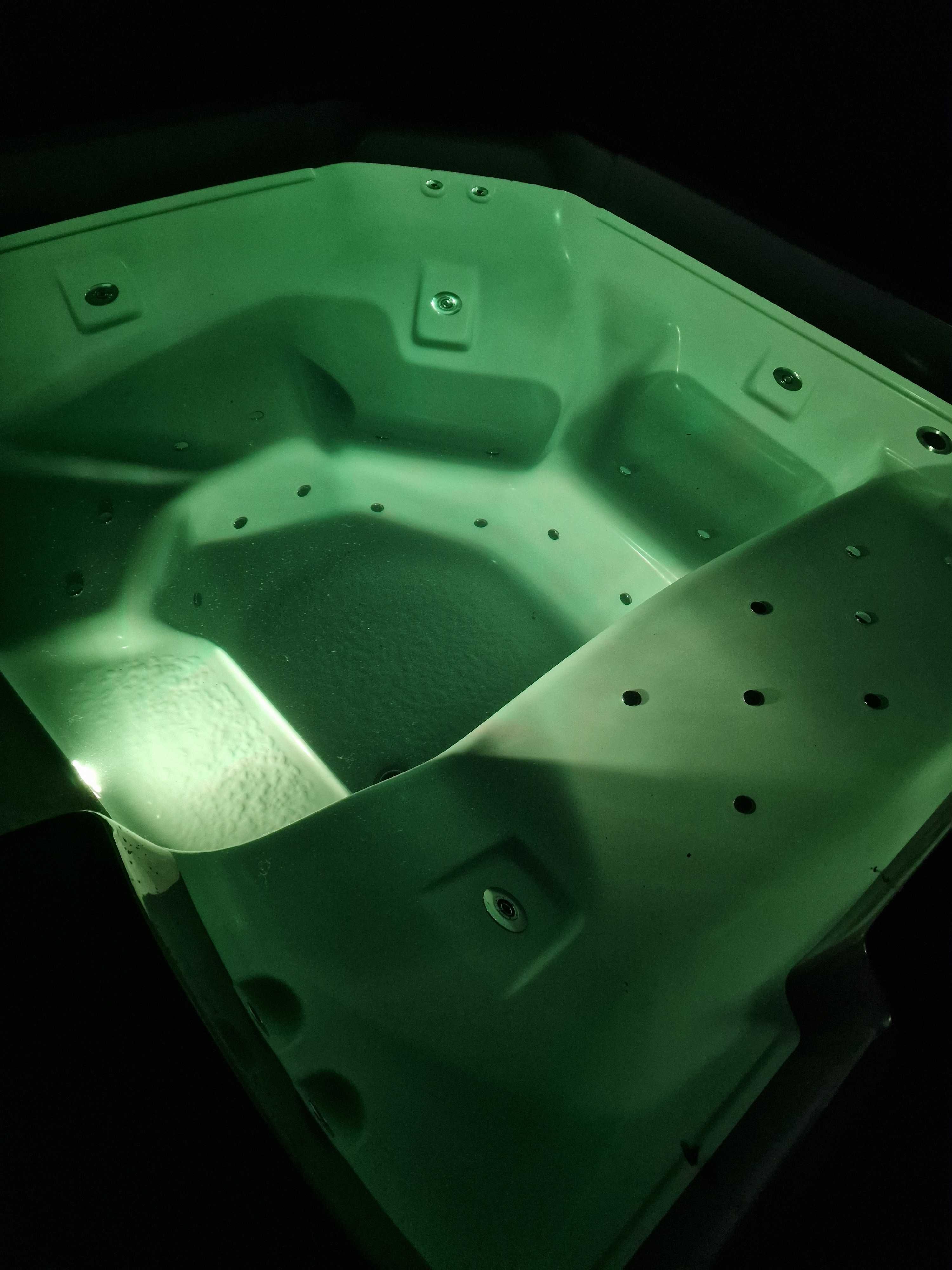 Jacuzzi na działkę ogród całoroczne basen balia masaż transport