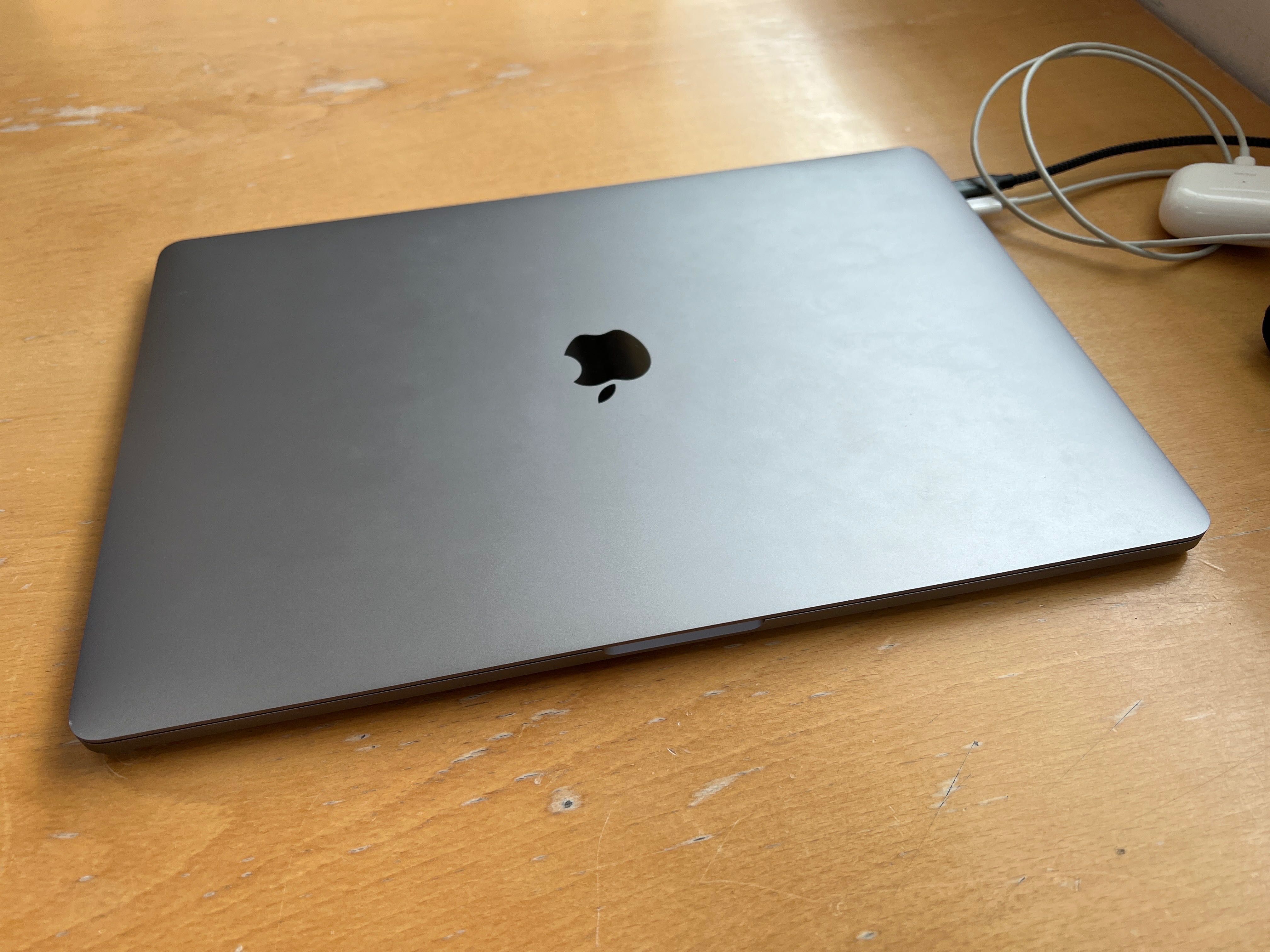 VENDO ou TROCO MacBook Pro 15'' 2018 - Touch Bar - 16GB RAM + 512GB