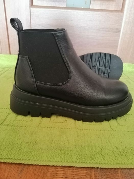 Продам демісезон ботінки 37 розмір.