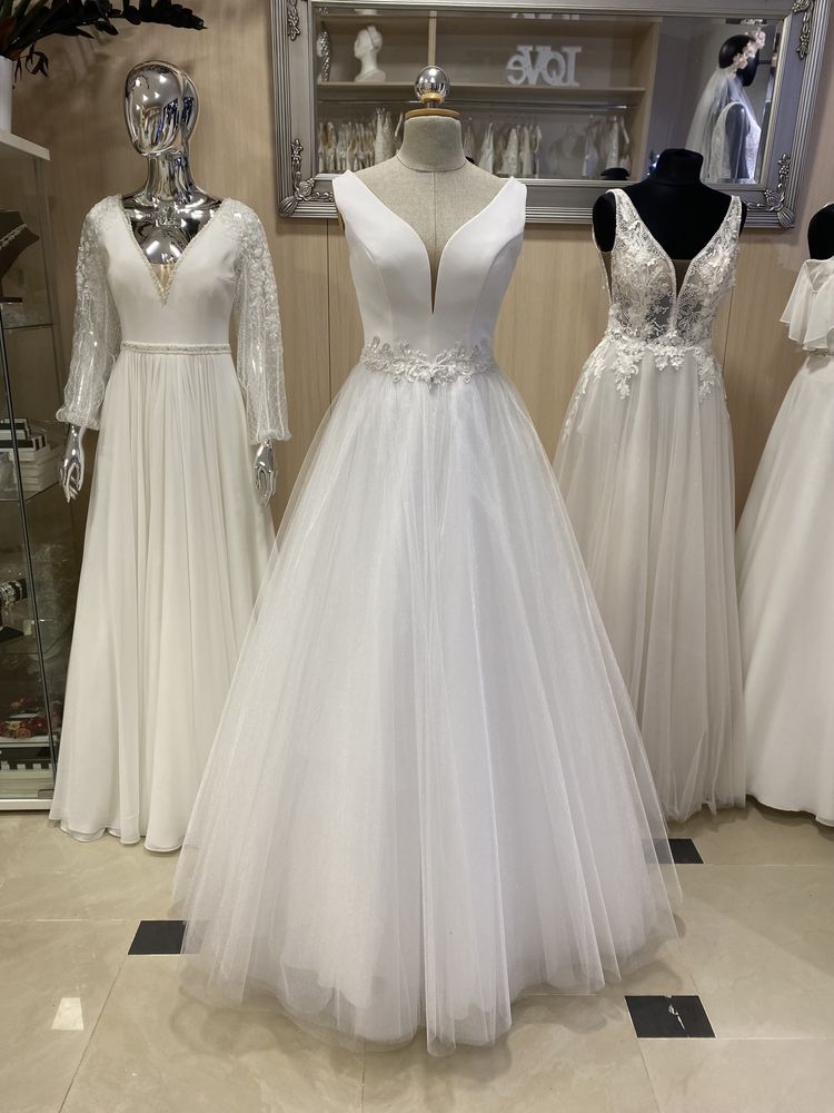 Nowa suknia ślubna. Model Kallant