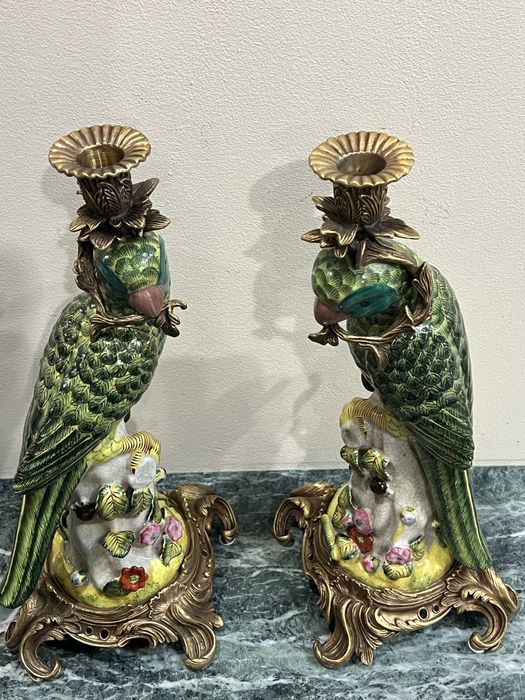 Підсвічники у вигляді папуг з фарфора та бронзи. Франція